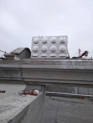 不銹鋼水箱.jpg 不銹鋼水箱.jpg